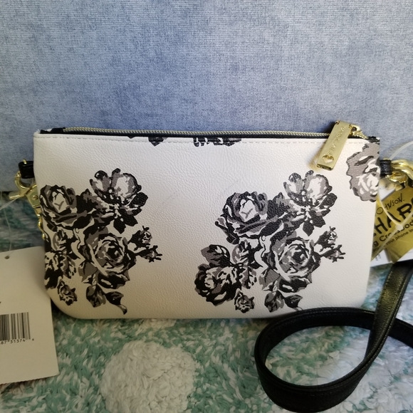 NWT- Betsey Johnson Crossbody/Wristlet - Picture 2 of 12